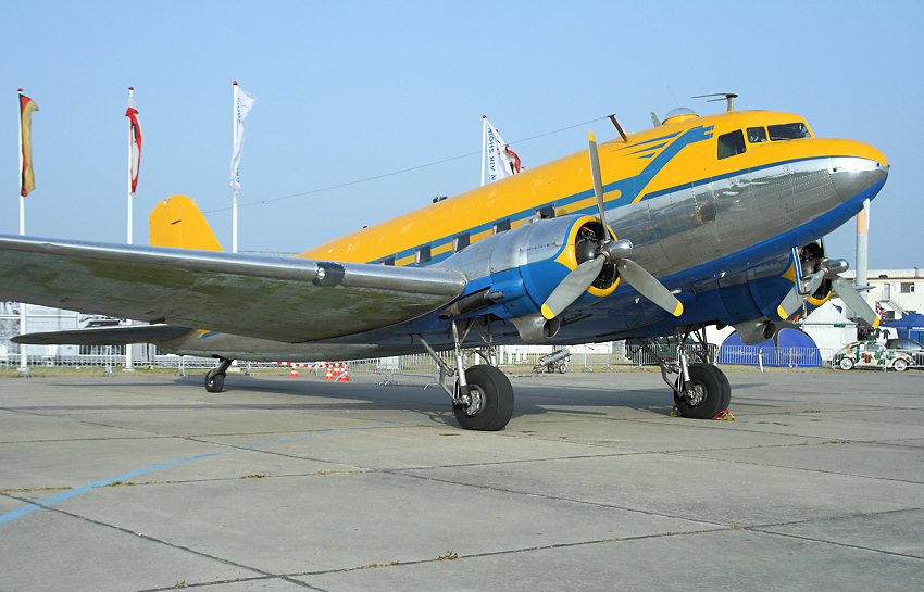 Douglas DC-3:  “Rosinenbomber” anläßlich der Berlin-Blockade