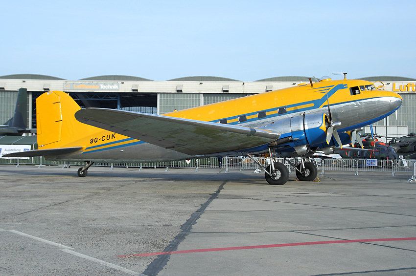 Douglas DC-3 - Seitenansicht