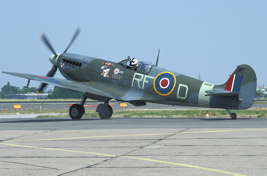 Supermarine Spitfire: Flugzeug der “Battle of Britain Memorial Flight” - Abfangjäger der Royal Air Force im 2. Weltkrieg