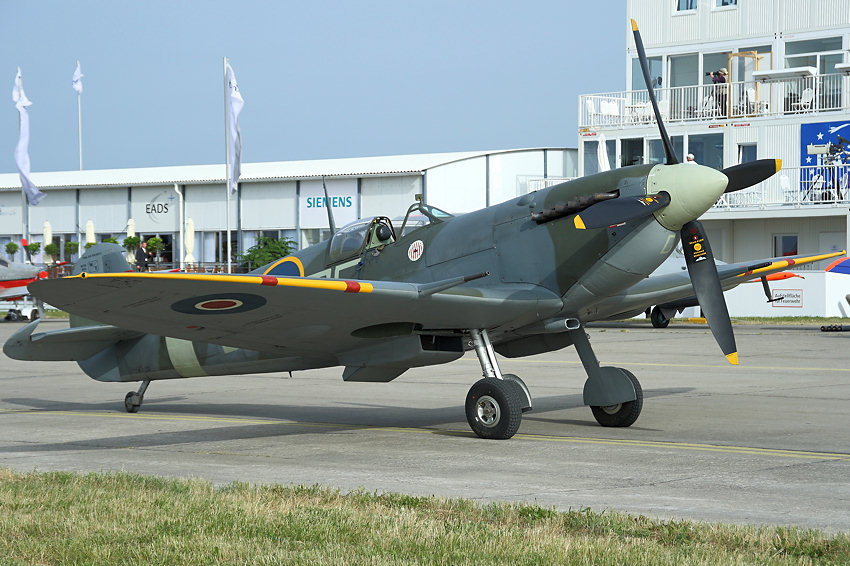 Spitfire: Flugzeug der “Battle of Britain Memorial Flight” - Abfangjäger der Royal Air Force im 2. Weltkrieg