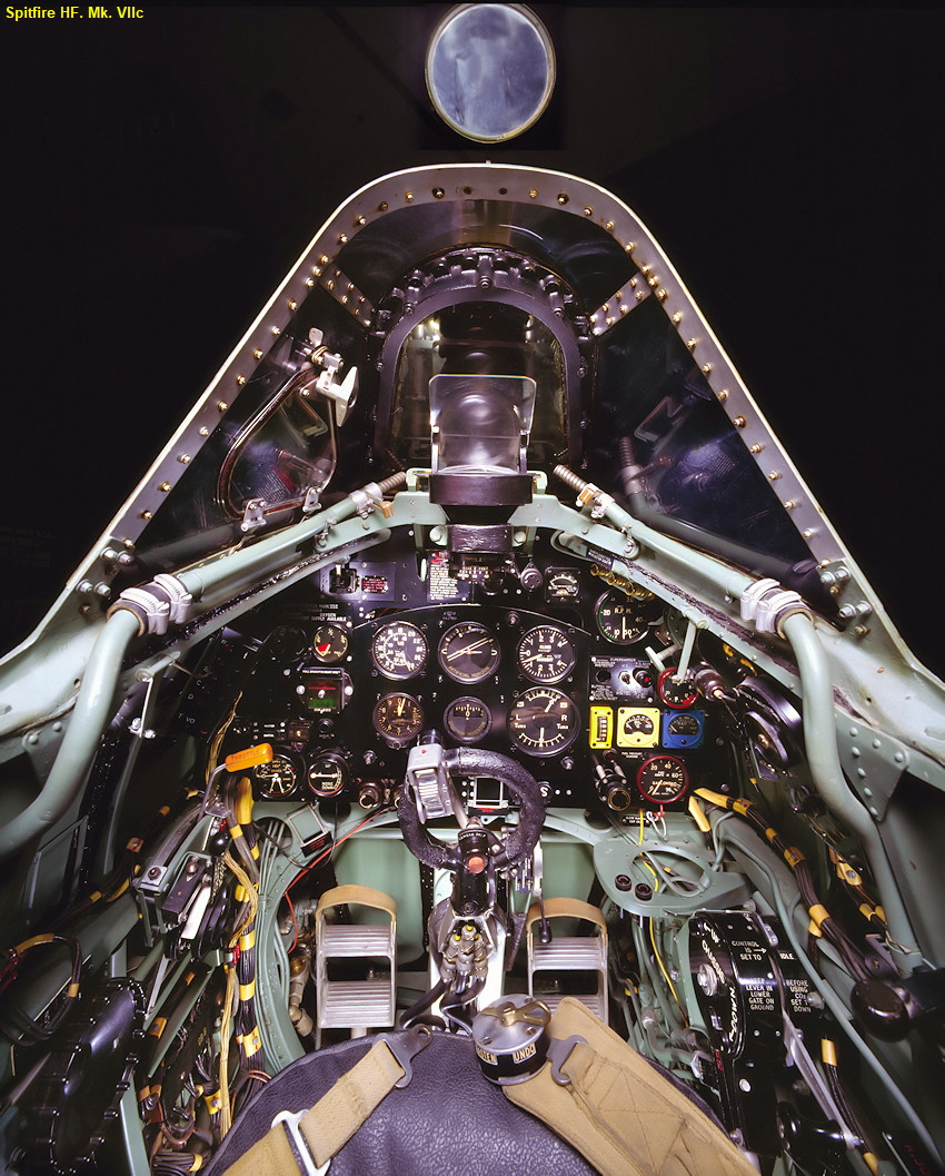 Cockpit der Supermarine Spitfire HF. Mk. VIIc