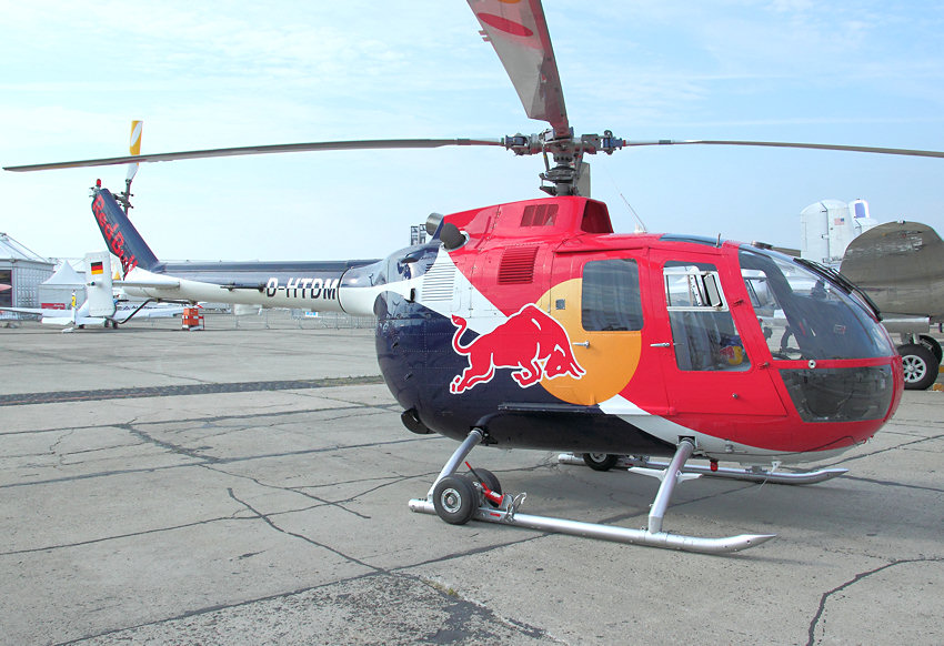 Bölkow Bo 105: Hubschrauber der Flying Bull von der Firma Red Bull