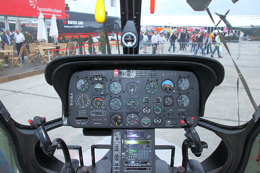 PZL SW-4: Cockpit des Hubschraubers des polnischen Herstellers PZL Swidnik