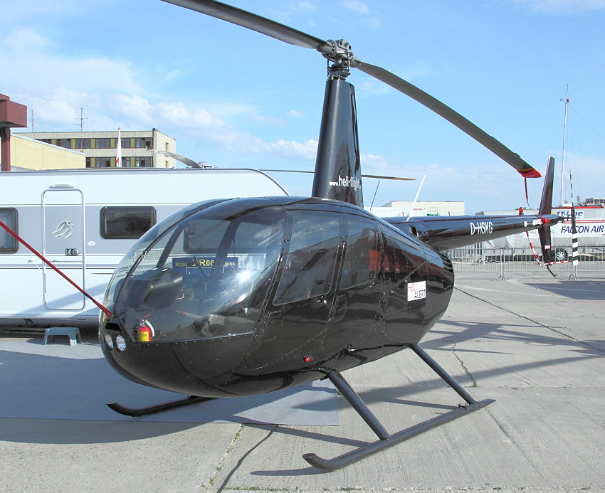 Robinson R44 Raven II: einmotoriger Helikopter des US-amerikanischen Unternehmens Robinson Helicopter Company mit Kolbenmotor