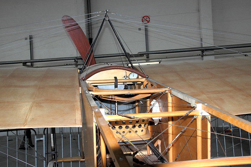 Bleriot XI: einsitziges Flugzeug von 1908 von Louis Bleriot