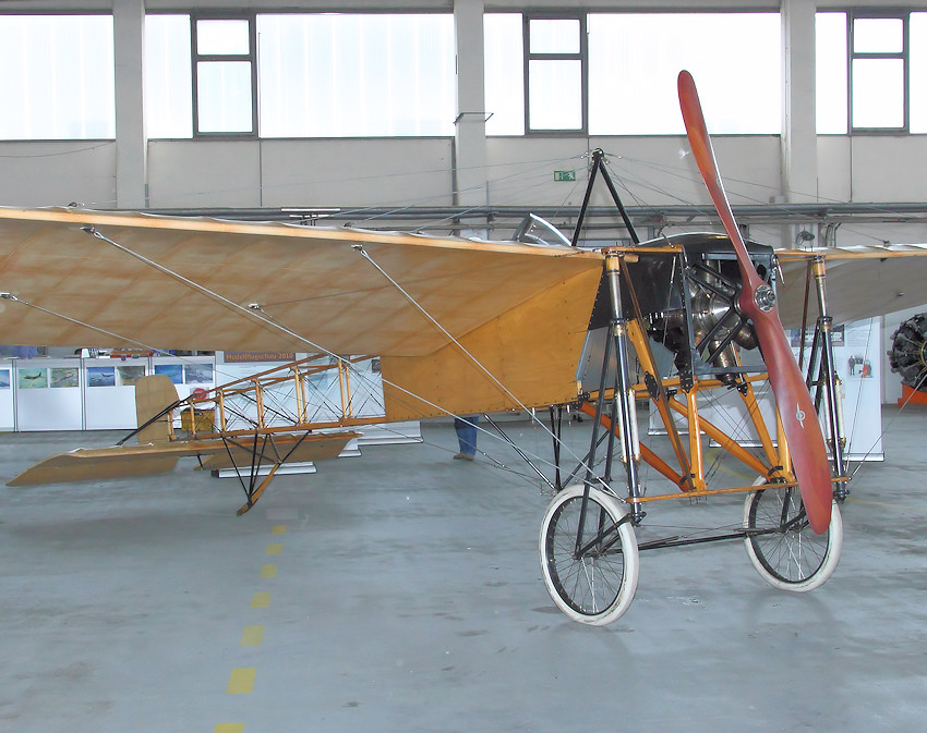 Blériot XI: einsitziges Flugzeug von 1908 aus Holz des französischen Luftfahrtpioniers Louis Blériot