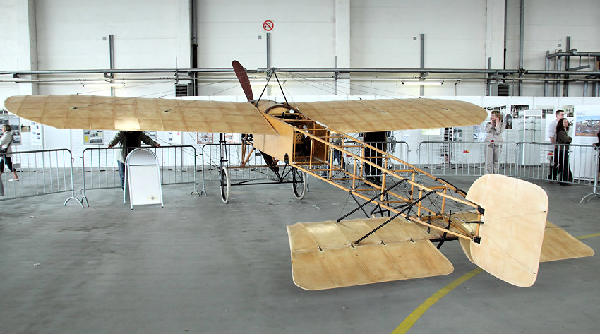 Blériot XI: einsitziges Flugzeug von 1908 aus Holz des französischen Luftfahrtpioniers Louis Blériot