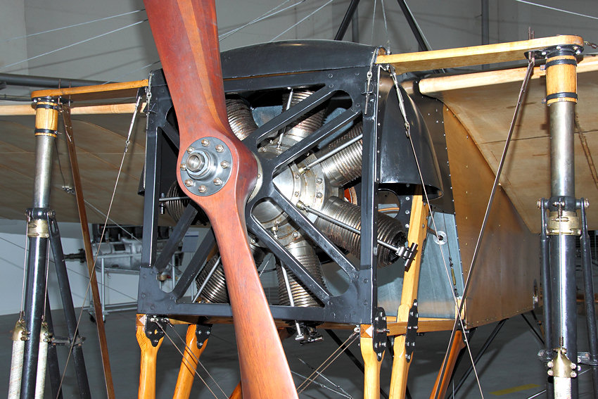 Bleriot XI: Flugzeug von 1908 aus Holz von Louis Bleriot