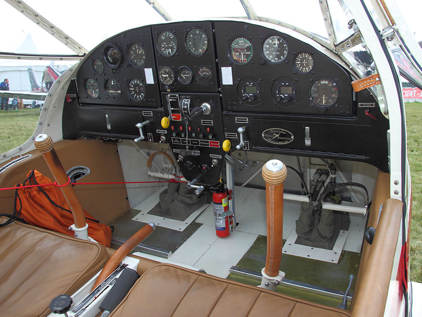 Bücker Bü 181 Bestmann: Cockpit
