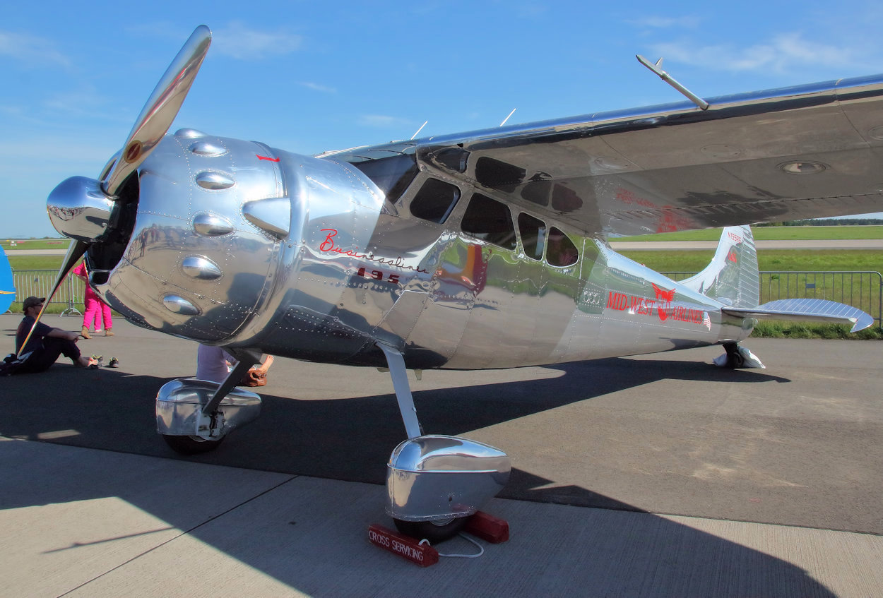 Cessna C-195 Businessliner
