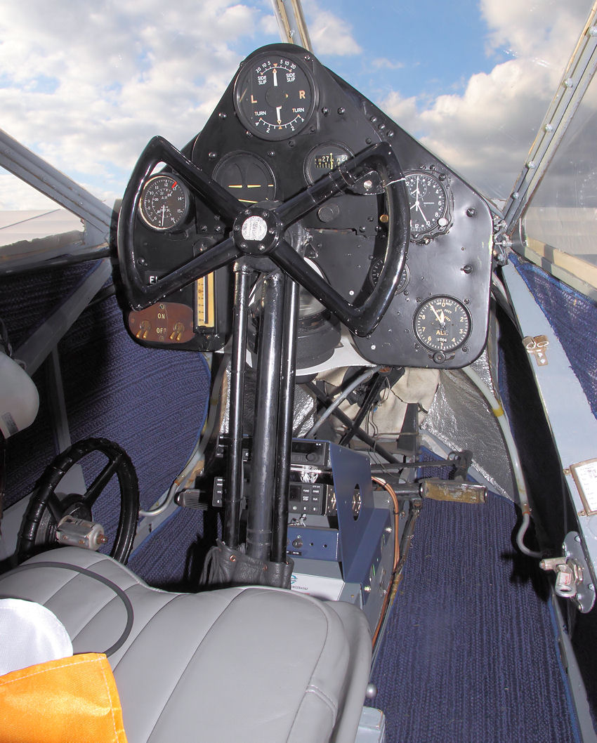 De Havilland DH 84 - Cockpit