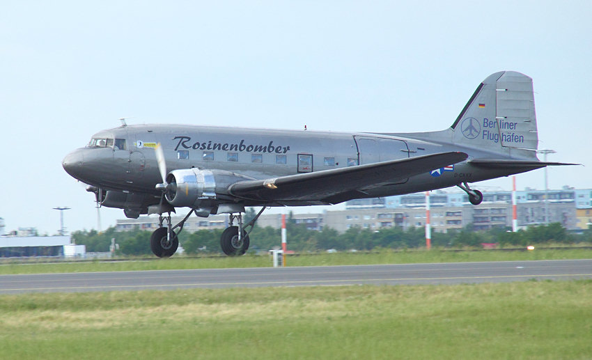 Douglas DC-3: In Deutschland bekannt als "Rosinenbomber" während der Berliner Luftbrücke