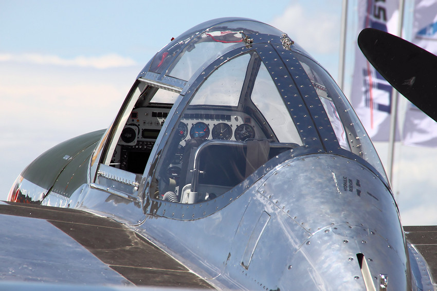 Lockheed P-38: Cockpit des Flugzeugs
