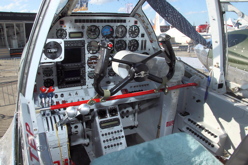 Lockheed P-38: Cockpit der Maschine
