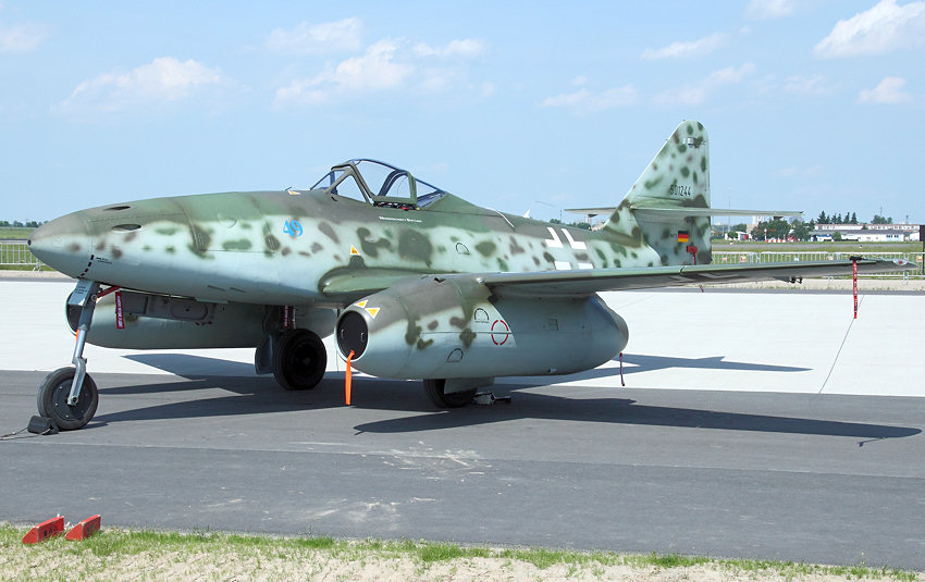 Messerschmitt Me262: Das erste  serienmäßig eingesetzte Militärflugzeug mit Strahltriebwerken