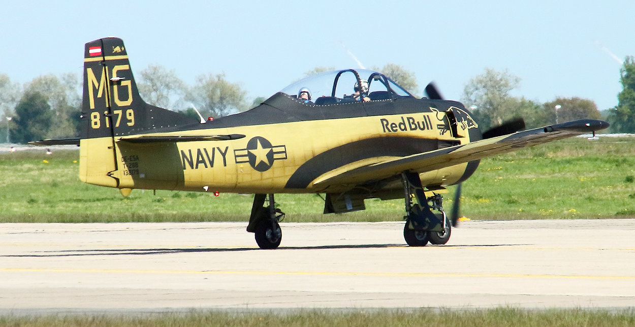 T-28 B Trojan - Rollfeld