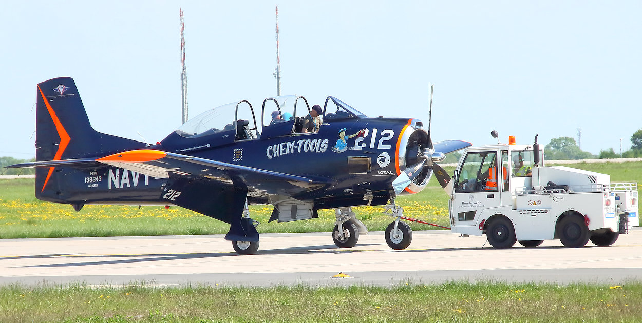 North American T-6 - Vorfeld