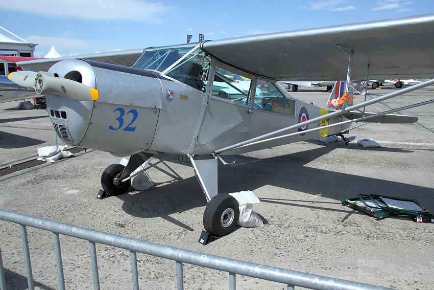 Taylorcraft Auster Mk.V: militärisches Verbindungs- und Beobachtungsflugzeug des britischen Herstellers Taylorcraft Aeroplanes Ltd