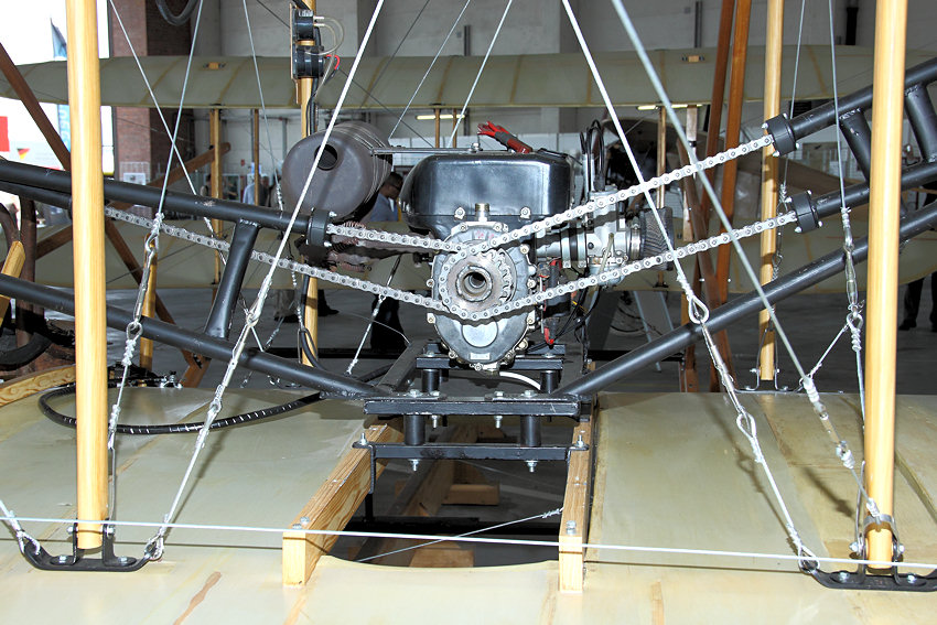 Wright Flyer III: Orville Wright flog den Flyer III erstmals am 23. Juni 1905