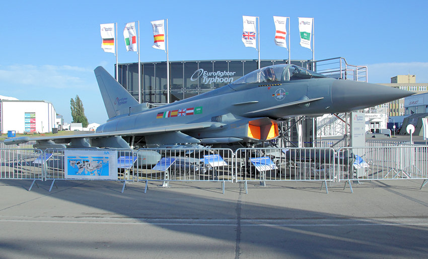 Eurofighter Typhoon: Mehrzweckkampfflugzeug, das von Deutschland, Italien, Spanien und Großbritannien in Gemeinschaftsproduktion entwickelt wurde