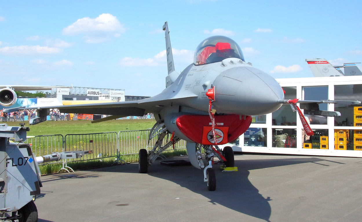 General Dynamics F16