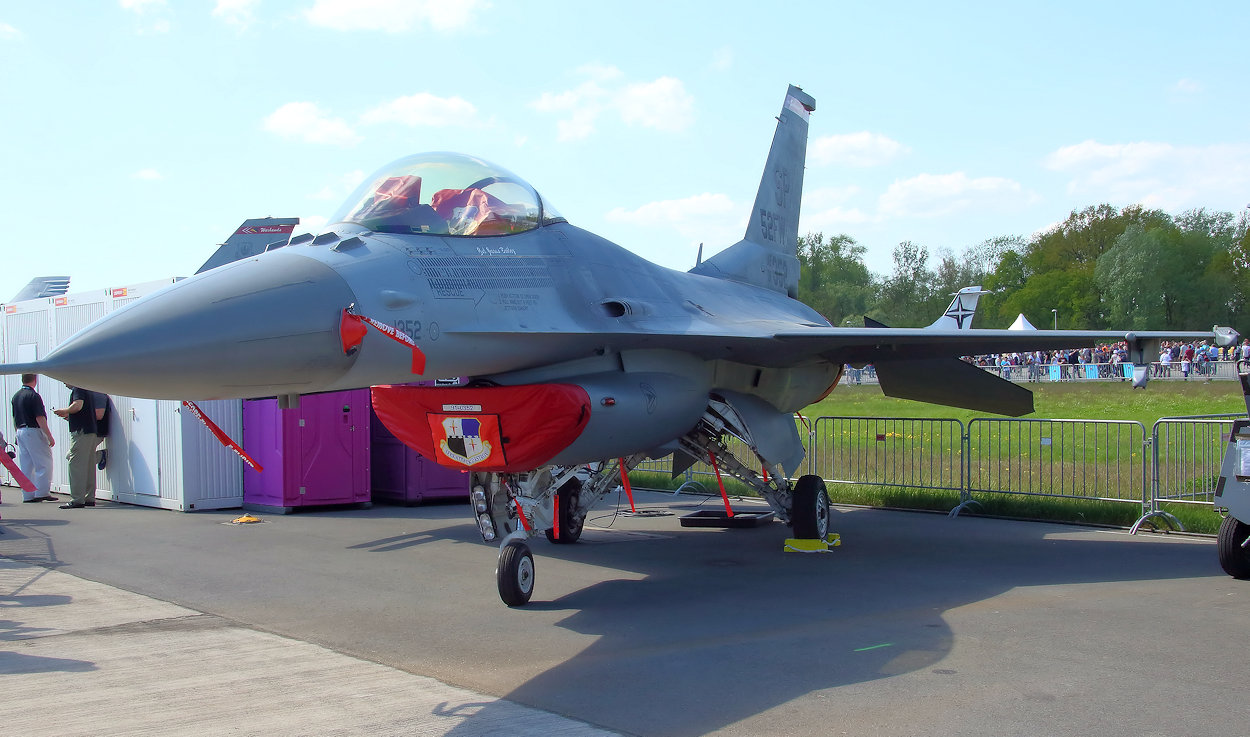 General Dynamics F 16