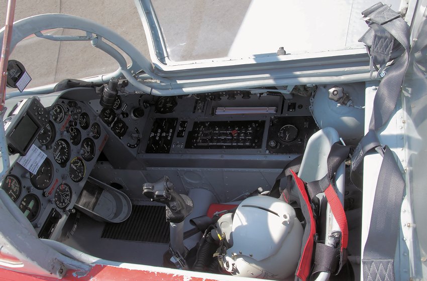 Die Hispano HA-200 Saeta (= Pfeil) wurde unter der Leitung von Prof. Willy Messerschmitt in Spanien entwickelt