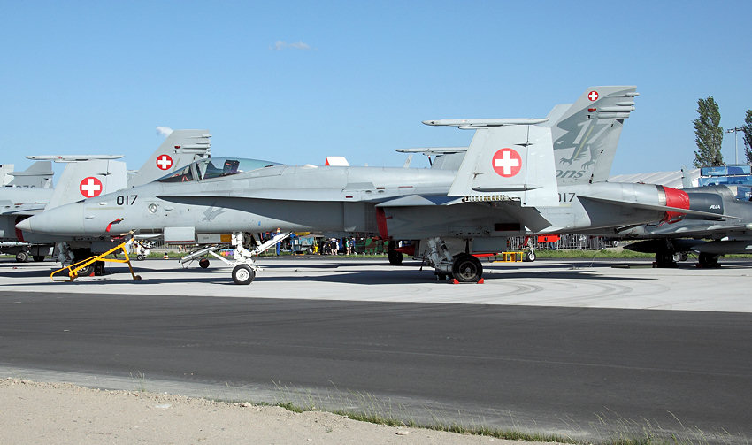 McDonnell Douglas F/A-18 Hornet: Kampfflugzeug der US-Navy