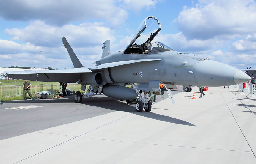 McDonnell Douglas F/A-18 Hornet: Das Flugzeug wurde primär für den Einsatz auf Flugzeugträgern konzipiert
