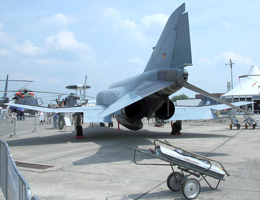 McDonnell Douglas F-4 Phantom II: Jagdflugzeug mit hoher Reichweite und Allwetterfähigkeit