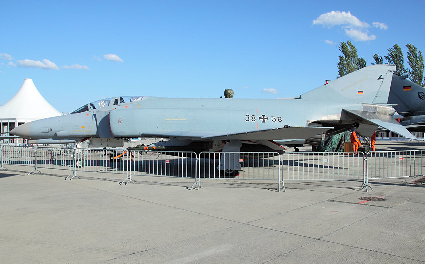F-4 Phantom II: Jagdflugzeug mit hoher Reichweite und Allwetterfähigkeit