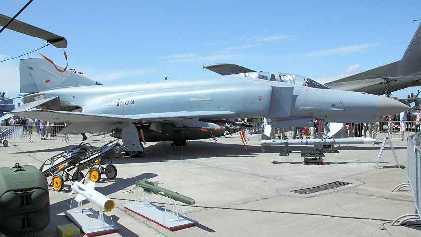 F-4 Phantom II: überschallfähiges Jagdflugzeug mit hoher Reichweite und Allwetterfähigkeit