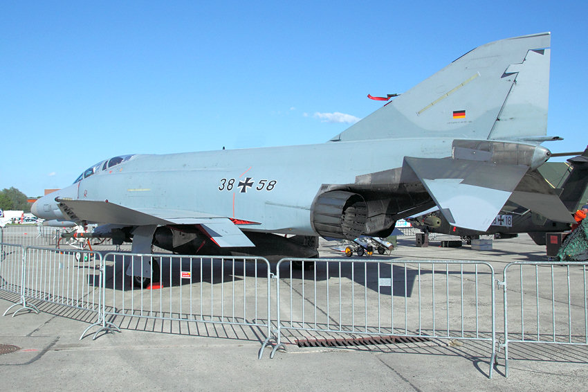 McDonnell Douglas F-4 Phantom II: überschallfähiges Jagdflugzeug mit hoher Reichweite und Allwetterfähigkeit