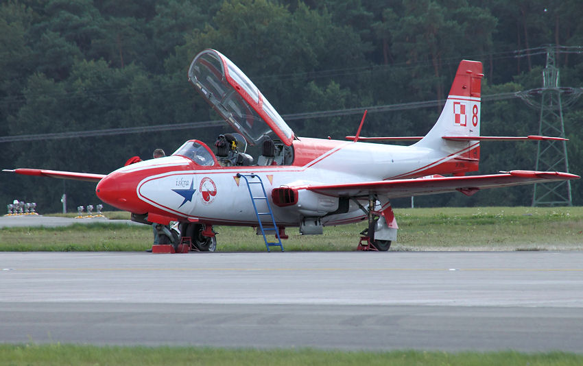 PZL TS-11 Iskra: polnischer Strahltrainer der Kunstflugstaffel Biallo-Czerwone Iskry
