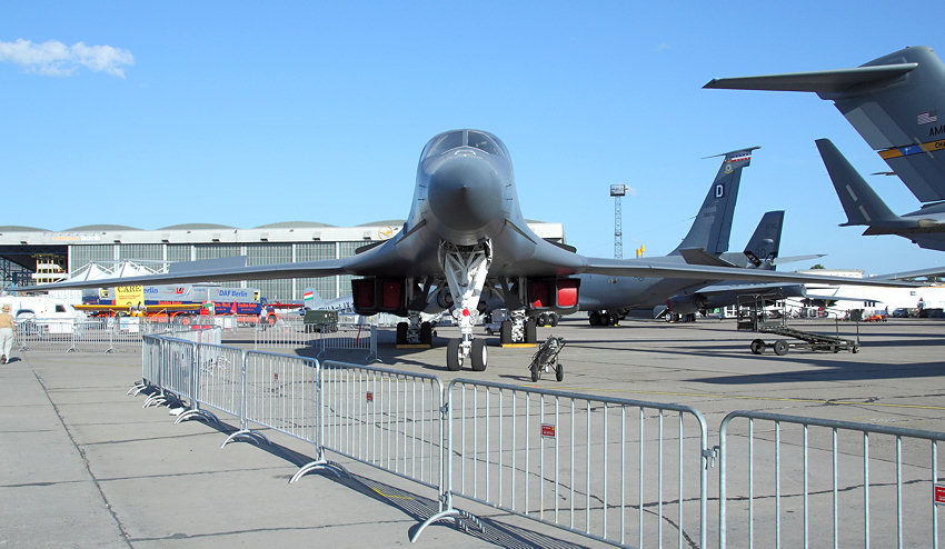 Rockwell B1 Lancer: schwerer strategischer Langstrecken-Bomber mit Schwenkflügeln der USA seit 1986