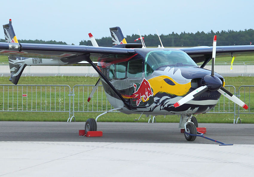 Cessna 337 Super Skymaster: Die Cessna Skymaster ist ein von 2 Propeller angetriebener Schulterdecker