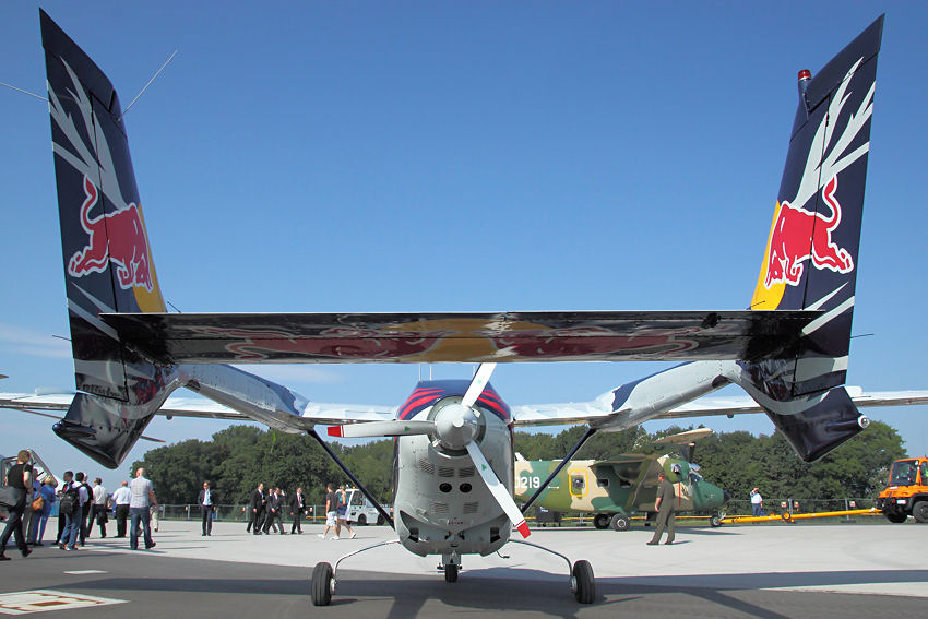 Cessna 337 Super Skymaster: Die Cessna Skymaster ist ein von 2 Propeller angetriebener Schulterdecker