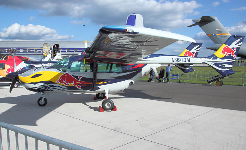 Cessna 337 Super Skymaster: Die Cessna Skymaster ist ein von 2 Propeller angetriebener Schulterdecker