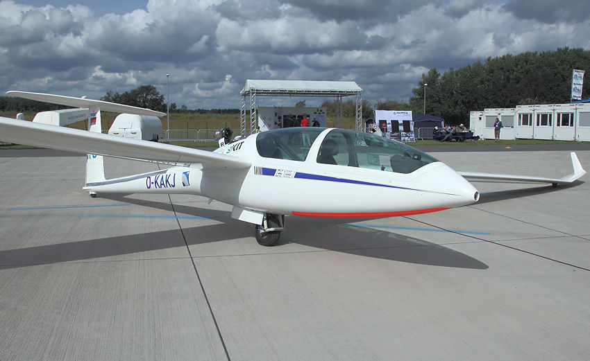 DG-1000 J: Segelflugzeug der DG Flugzeugbau GmbH mit Strahltriebwerk von der Akaflieg Karlsruhe