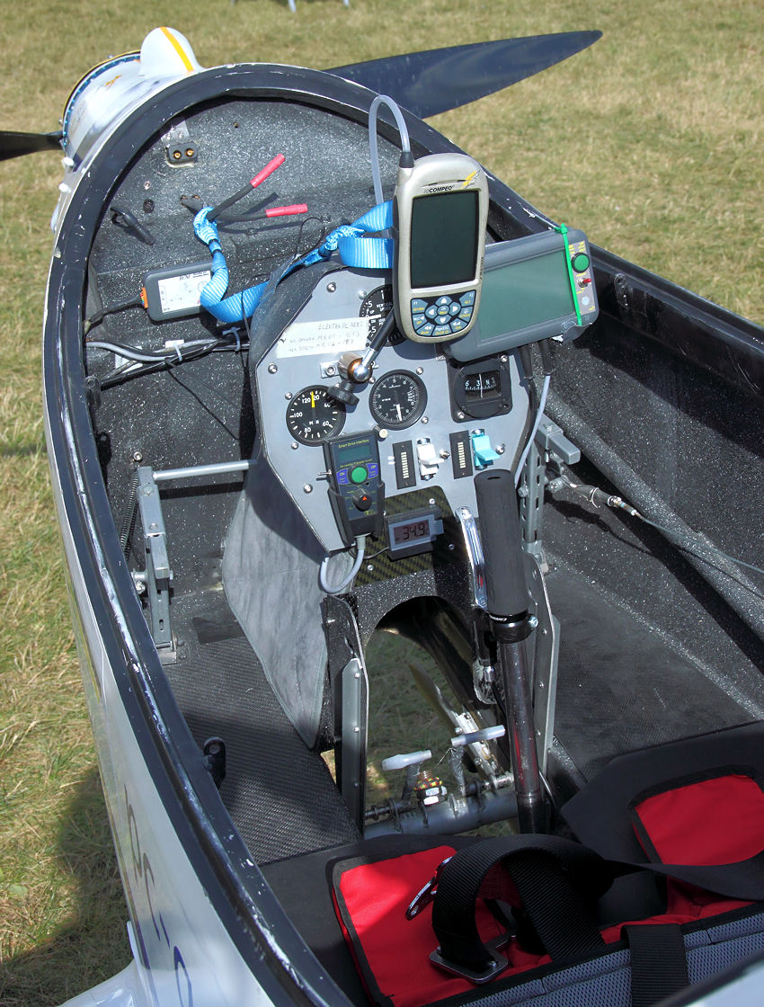 Elektra One Solar - Cockpit des Solarflugzeugs