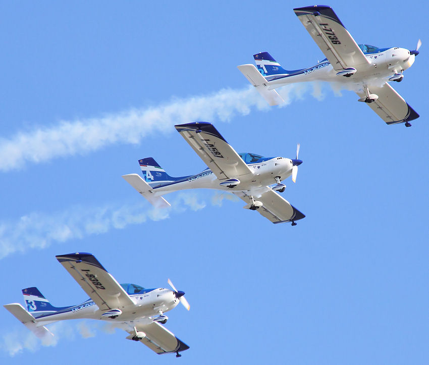 Fly Synthesis Texan: Die Kunstflugstaffel "Wefly! Team" fliegt diese italienischen Ultraleicht-Flugzeuge