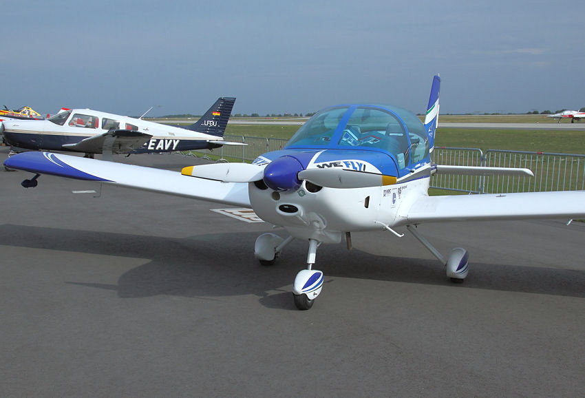 Fly Synthesis Texan: Die Kunstflugstaffel "Wefly! Team" fliegt diese italienischen Ultraleicht-Flugzeuge