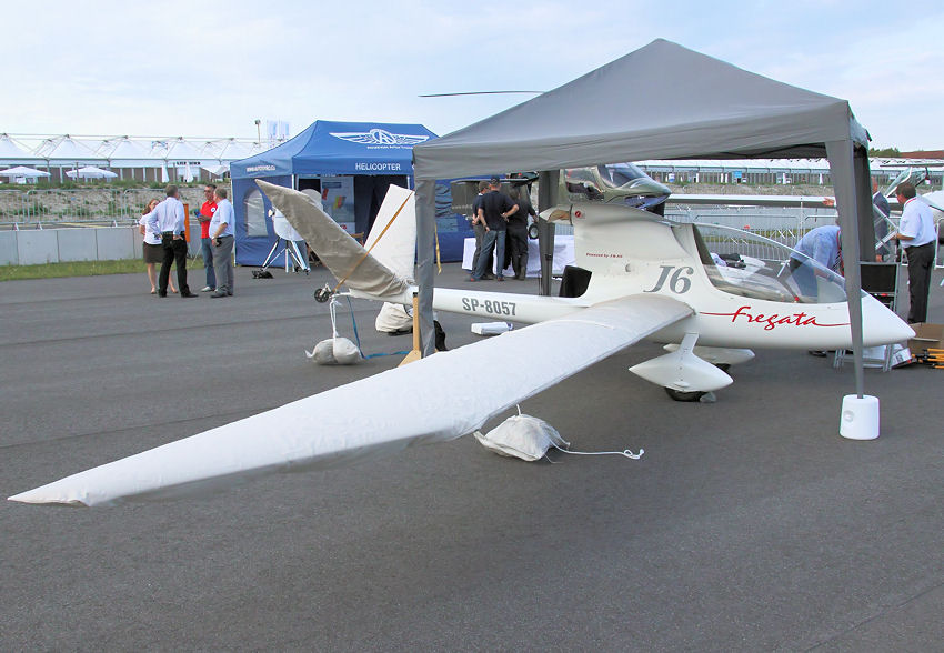 J&AS Aero Design J6 Fregata: Motorsegler mit Schubpropeller und V-Leitwerk