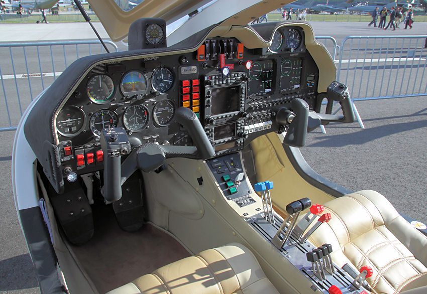 EM-11 Orka - Cockpit