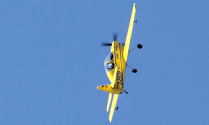 Kunstflugzeug und Schleppflugzeug der Akaflieg München