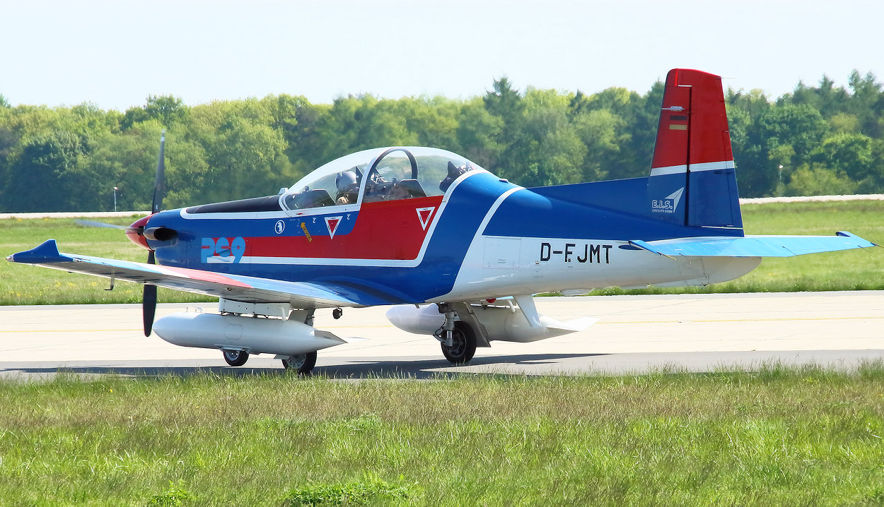 Pilatus PC-9 - Rollbahn
