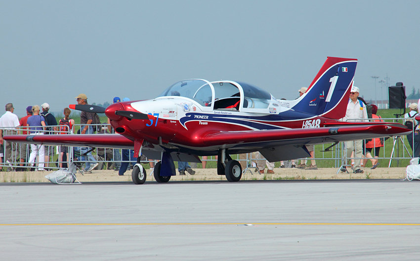Alpi Aviation Pioneer 330 Acro: Das Pioneer Team zeigt Kunstflug