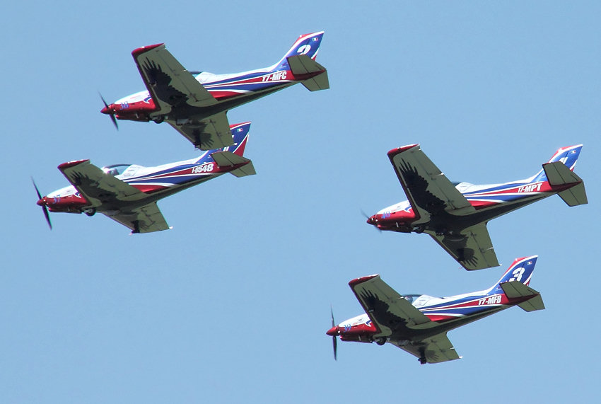 Alpi Aviation Pioneer 300 Hawk und Pioneer 330 Acro: Das Pioneer Team zeigt Kunstflug in Perfektion