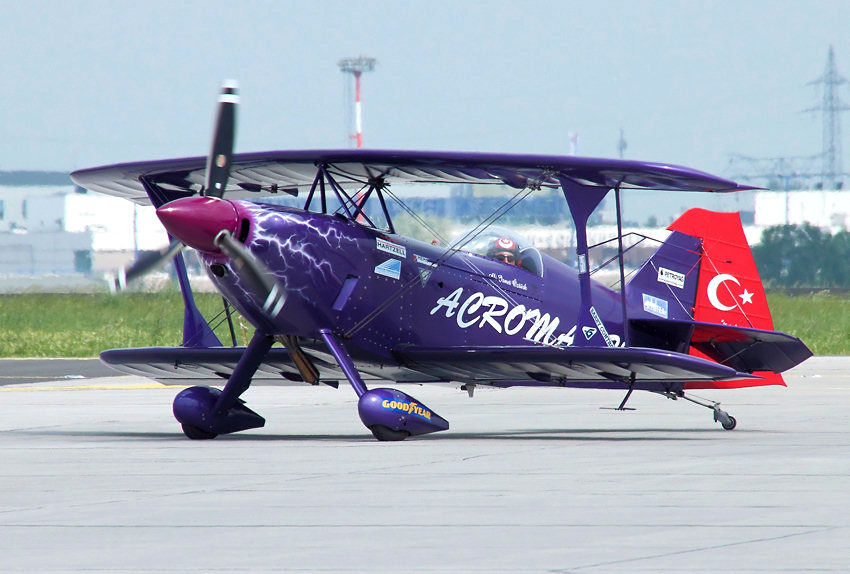 Purple Violet: Flugzeug der Kunstflugstaffel Acromach