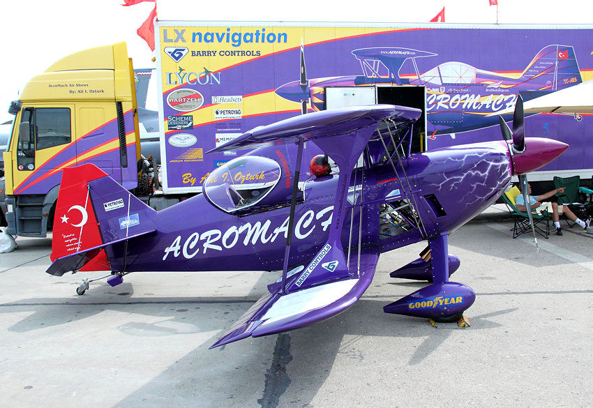 Purple Violet: Maschine der Kunstflugstaffel Acromach